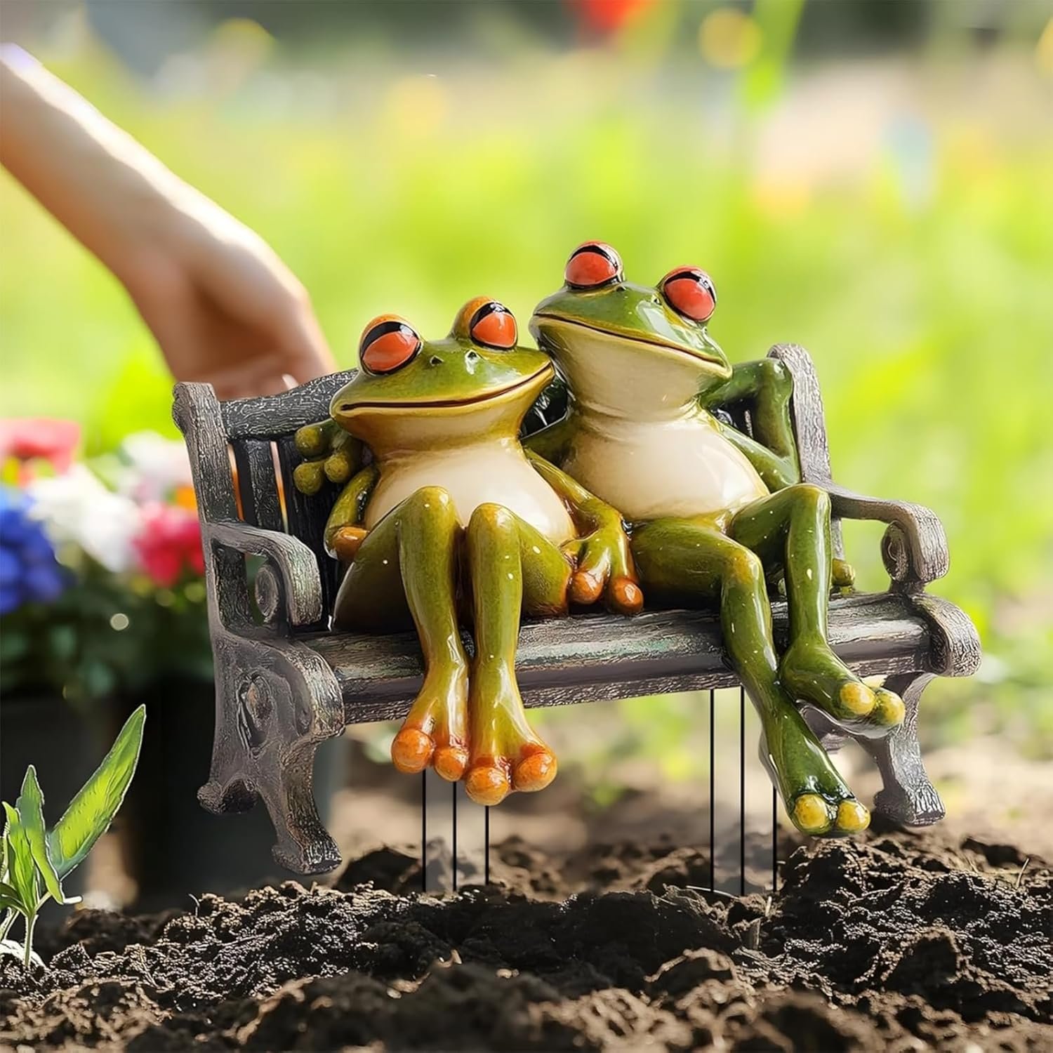 Frog Couple Bench Garden Decoration, 2D Retro-Style Acrylic Bench Design, Adding a Realistic Touch to Courtyards and Lawns