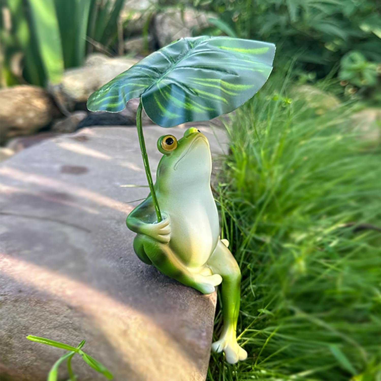 OwMell Frog Statue for Garden, Green Frog Figurine for Outdoor Decor Yard and Garden Decoration Resin Sculpture – Umbrella
