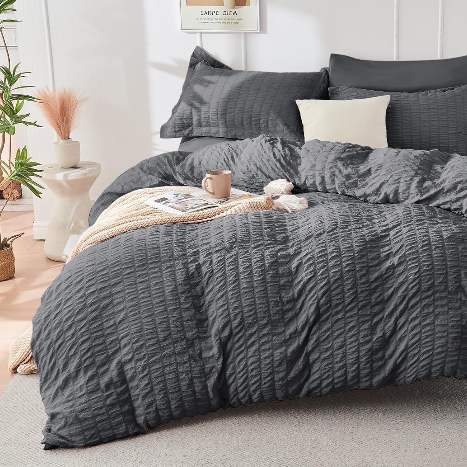HYMOKEGE Dark Grey Duvet Cover King Size, Ultra Soft 3-Piece Seersucker Duvet Cover Set with Zipper Closure, Soft Brushed Microfiber Bedding Set with 8 Corner Ties (104″x90″, 2 Pillowshams)