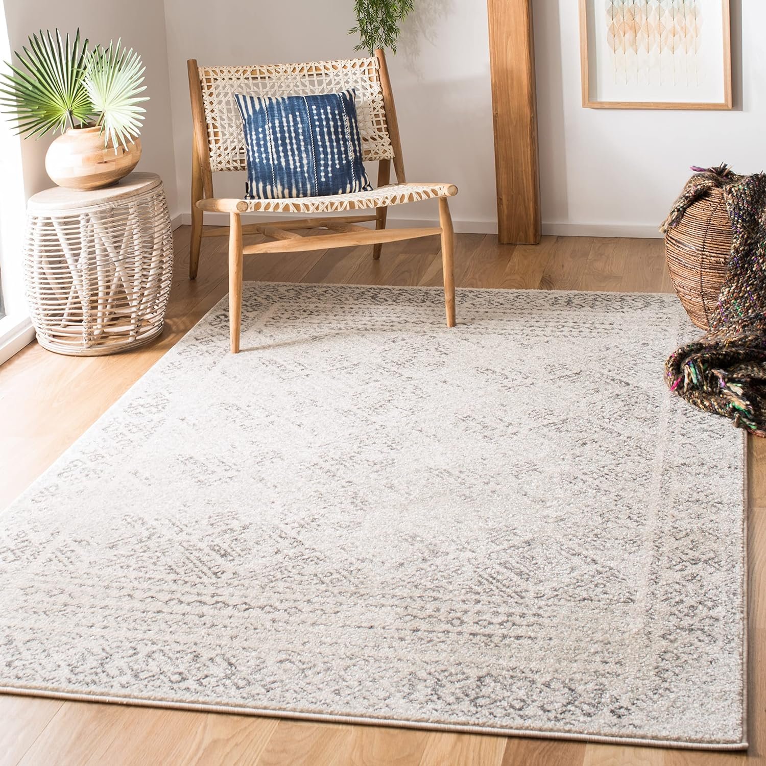 SAFAVIEH Tulum Collection Area Rug – 5’3″ x 7’6″, Ivory & Grey, Moroccan Boho Distressed Design, Non-Shedding & Easy to Clean, Ideal for Living Room, Bedroom, Dining Space (TUL264A)