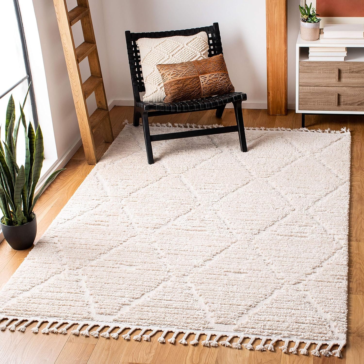 SAFAVIEH Marrakesh Collection Area Rug – 4′ x 6′, Beige, Moroccan Trellis Design with Tassel Detail, Non-Shedding & Easy to Clean, Ideal for Living Room, Bedroom, Dining Space (MRK517C)