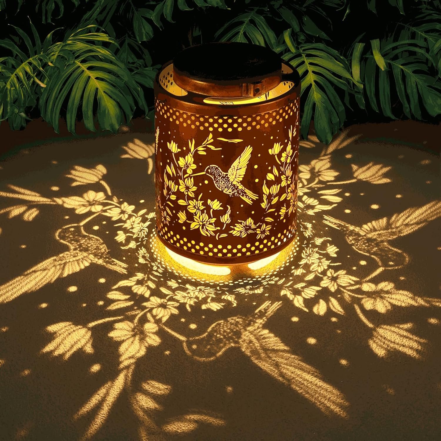 Hummingbird Solar Lanterns Garden Decor Birthday Gifts for Women Mon Grandma Metal Hanging Solar Lights Waterproof Outdoor Decoration for Outside LED Lanterns for Yard Patio Lawn Pathway Landscape